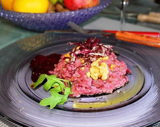 Свекольный ризотто с цикорием