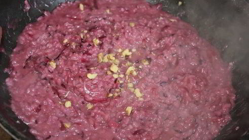 свекольный ризотто с цикорием