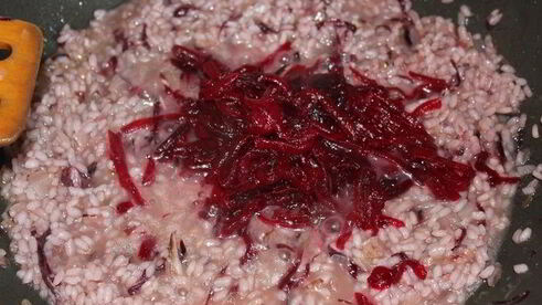 свекольный ризотто с цикорием