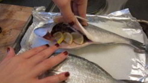 дорада, запеченная в соли