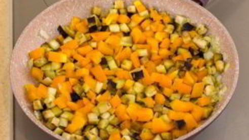 камбала под овощами