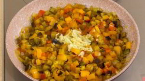 камбала под овощами