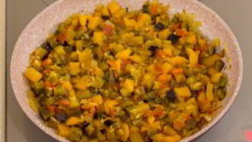 камбала под овощами