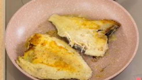 камбала под овощами