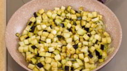 камбала под овощами