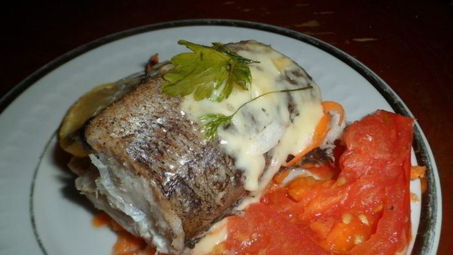 Рецепт хека, запеченного с морковью и помидорами