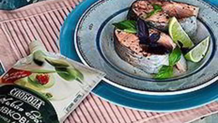 Рецепт холодного припущенного лосося под майонезом с травами