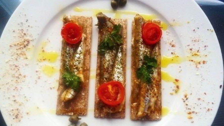 Рецепт корюшки с каперсами и помидорами черри