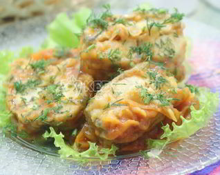 Минтай тушеный с протертыми томатами