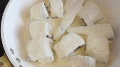 минтай в сметане в духовке