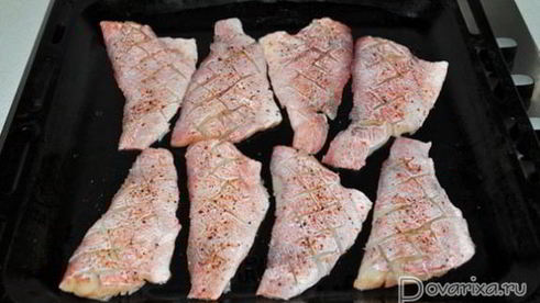 морской окунь с винным соусом