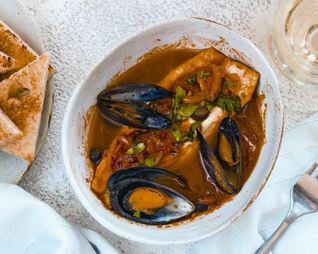 Окунь с мидиями по-провански