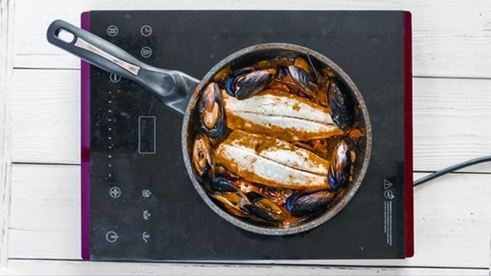 окунь с мидиями по-провански