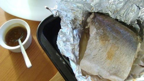 рыба с горчично-медовым соусом и икрой