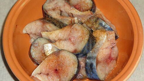 скумбрия на сковороде жареная быстро и вкусно