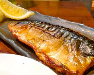 Скумбрия на углях в фольге запеченная