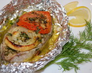 Сом, запеченный в фольге