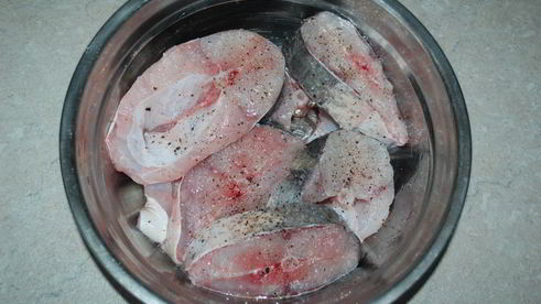 сом, запеченный в фольге