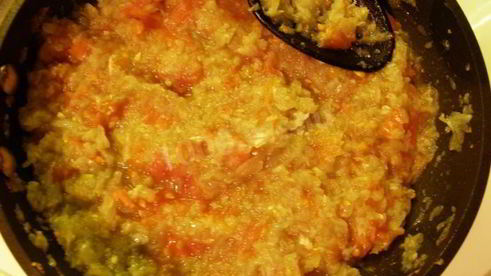 треска с луком и помидорами в духовке с вином