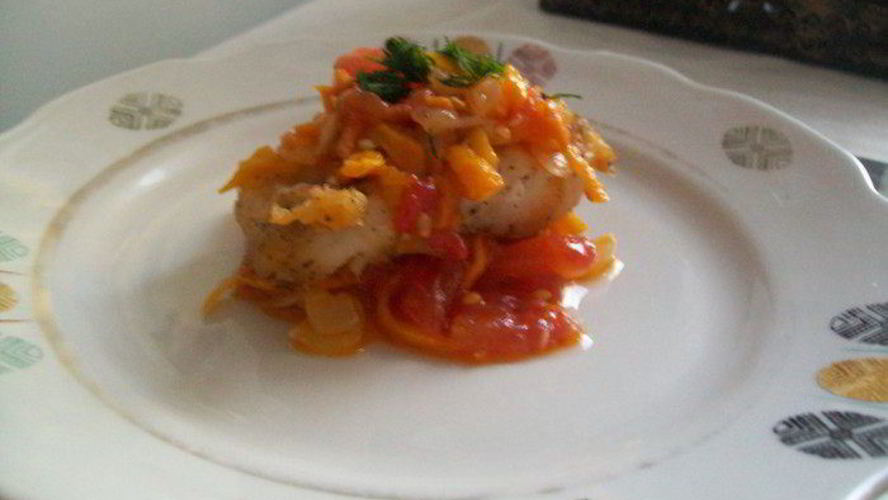 Рецепт тушеной рыбы с помидорами