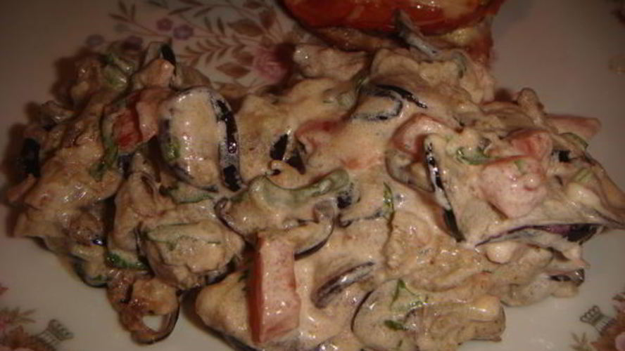 Рецепт салата-гарнира с баклажанами и помидором