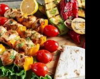 Куриный шашлык на шпажках