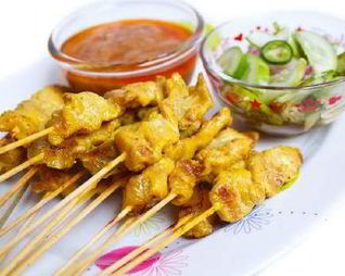 Куриные шашлычки с арахисовым соусом