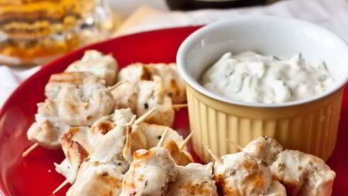 куриные шашлычки с макательным соусом