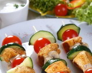 Куриные шашлыки с грибами и черри