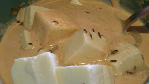 пряные шашлычки с овощами и сыром в индийском стиле