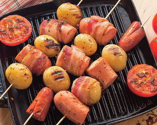 Шашлычки-ассорти из колбасок