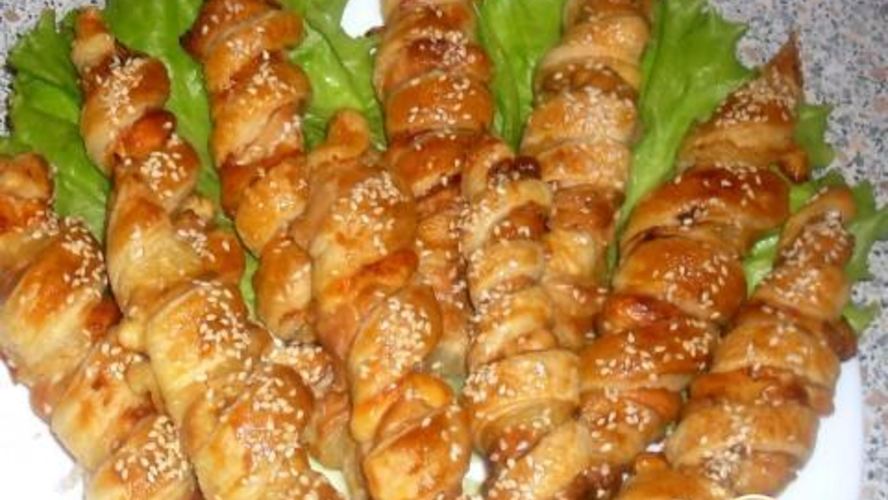 Рецепт шашлычков из индейки с ананасами в слоеном тесте