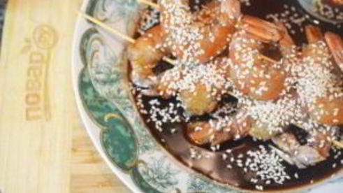 шашлык из креветок с кунжутом