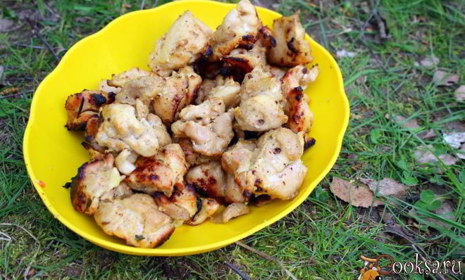 Шашлык из куриного филе, маринованного в сыворотке