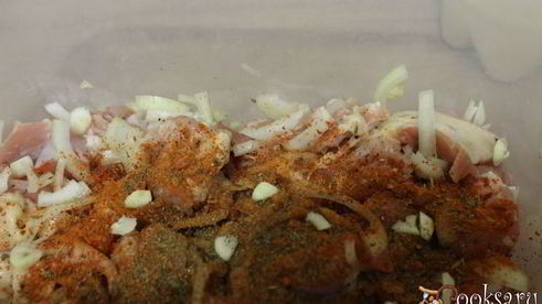 шашлык из куриного филе, маринованного в сыворотке