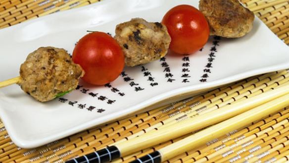 Рецепт Шашлыка из мясных шариков и помидоров черри