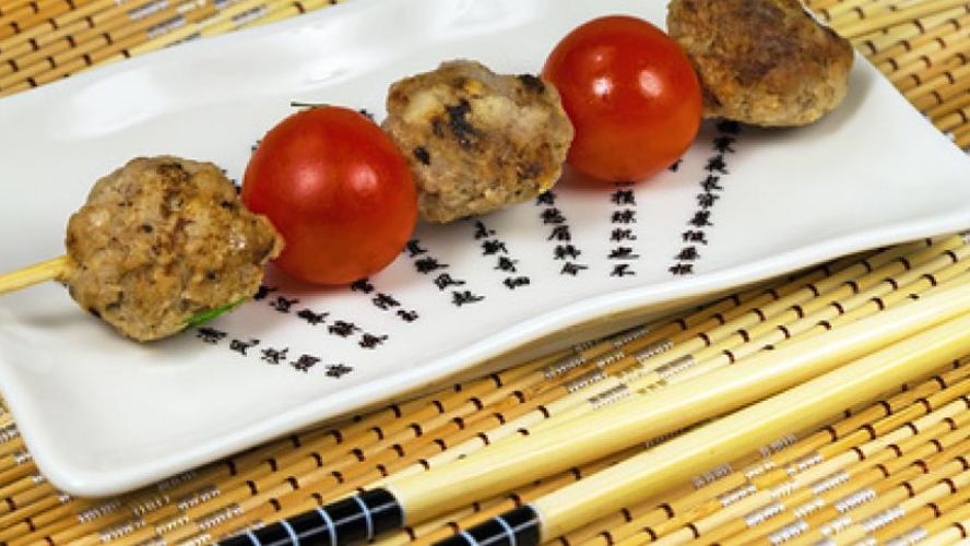 Рецепт шашлыка из мясных шариков и помидоров черри