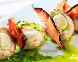 Шашлык из шампиньонов с беконом