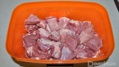 шашлык, маринованный в луке и масле