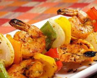 Шашлыки из креветок в маринаде из лайма и халапеньо