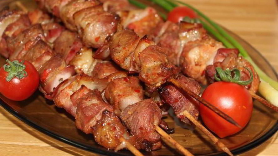 Рецепт свиных шашлычков с копченой грудинкой