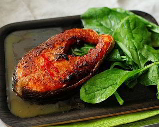 Острый стейк семги в соусе