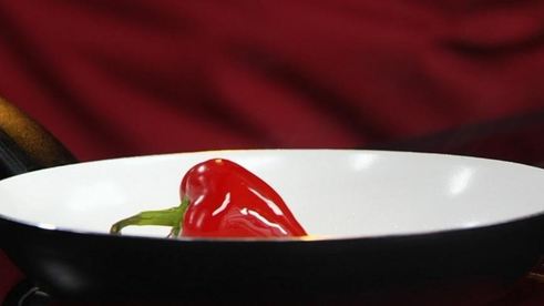 стейк из говядины с шоколадным соусом и овощами вок