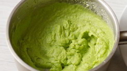 стейк из говядины с тыквенным соусом и пюре из брокколи