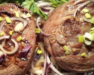 Стейк из индейки с косточкой