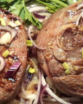 Стейк из индейки с косточкой