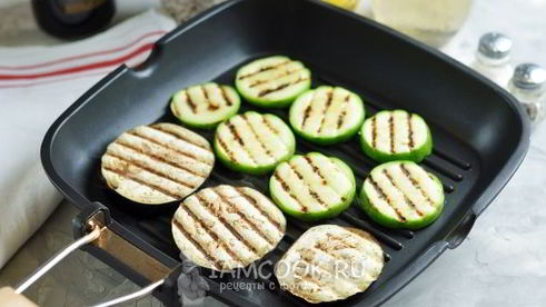 стейк из лосося с овощами-гриль