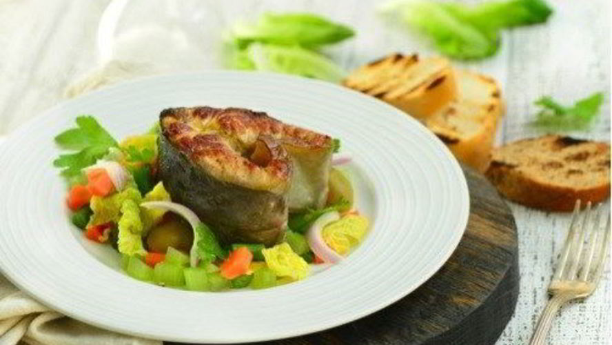 Рецепт стейка из осетрины с овощами