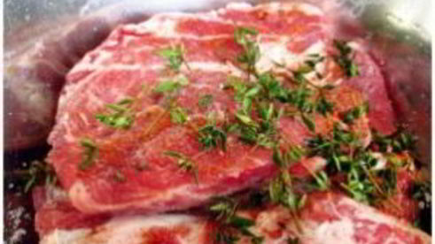 стейк из свинины на гриле