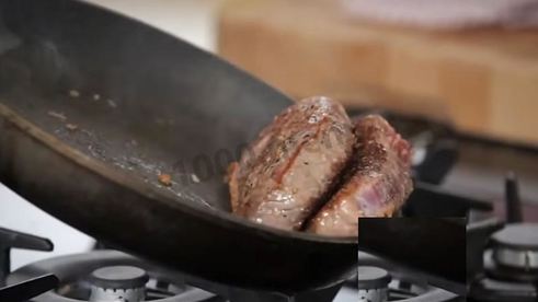 стейк из телятины на сковороде